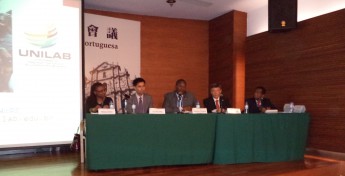 Reitora da Unilab, Nilma Gomes, participa de mesa  presidida pelo vice-ministro da Educação de Moçambique, Arlindo Chilundo.