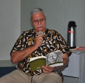 Manuel Casqueiro, autor de “Mulungu Pululu – Homem branco transparente”.