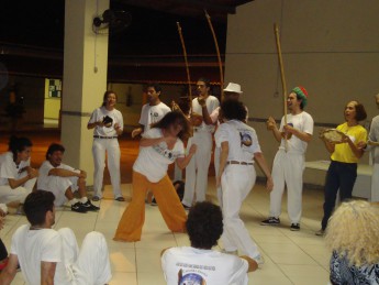 A aula inaugural foi encerrada com roda de capoeira.