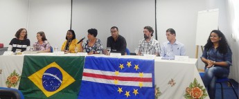 foto mesa roda de conversa B Cabo verde 2016.